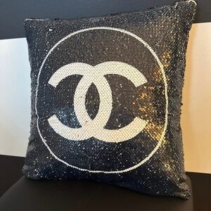 NEW! Black and white sequence reversible pillow 18 x 18